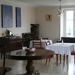 Le Voltaire