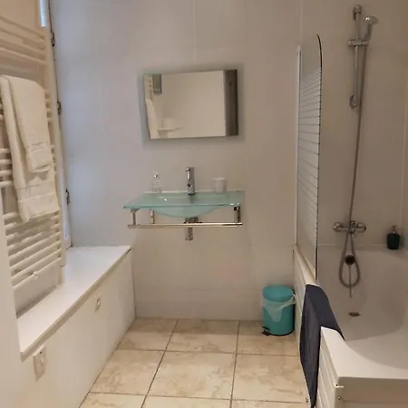 Le Voltaire Nocleg ze śniadaniem Airvault