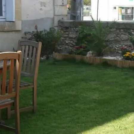 Nocleg ze śniadaniem Le Voltaire 3*