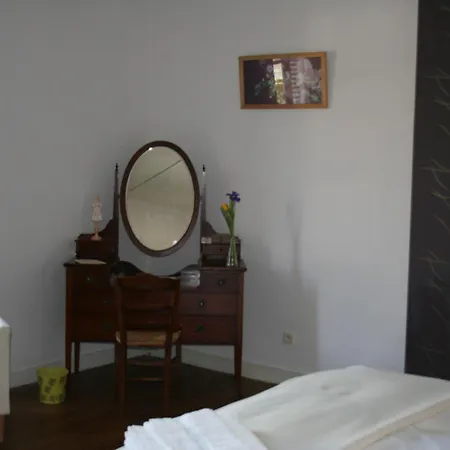 Le Voltaire Nocleg ze śniadaniem